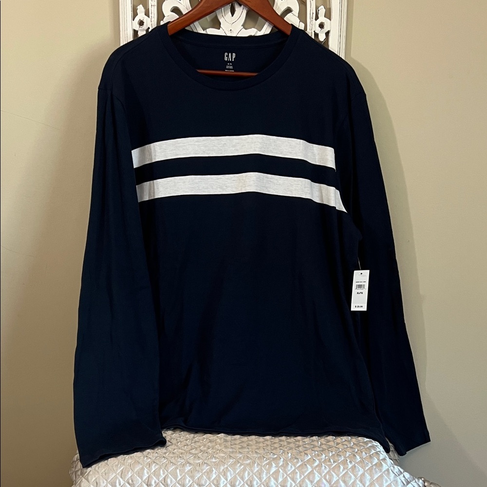 GAP Men's Long Sleeve Shirt in Navy and White